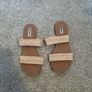 Steve Madden Rattan Sandle Size 10